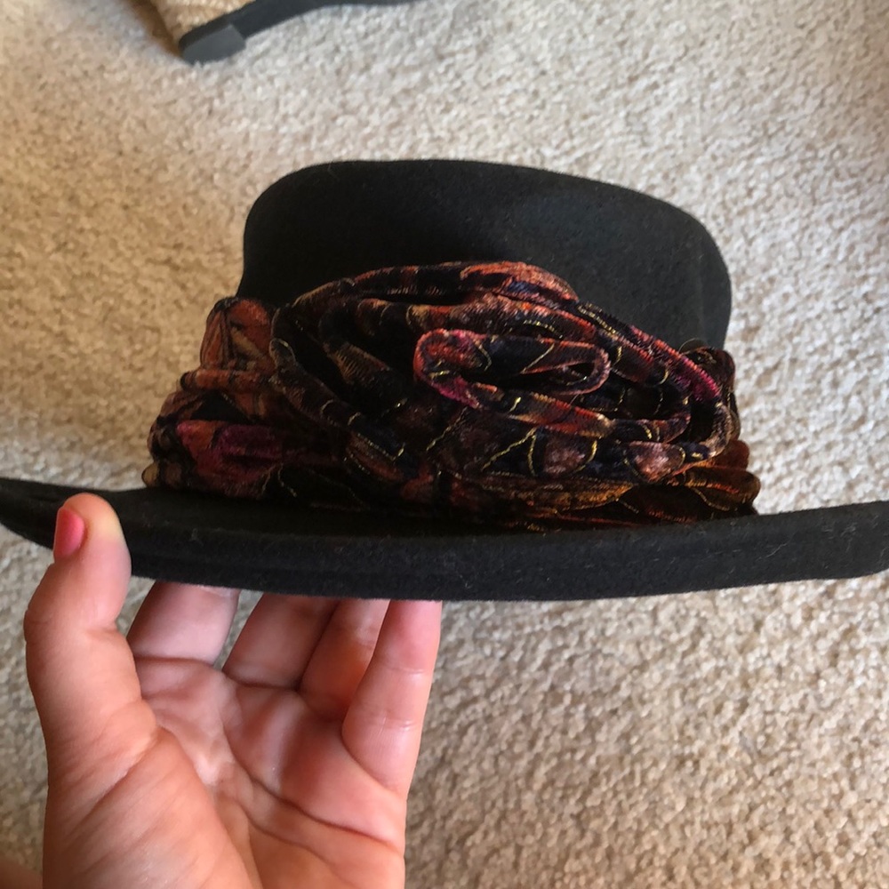 Black hat with red detail